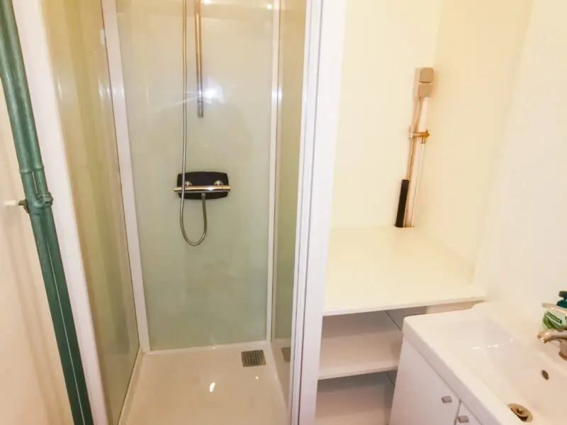 CK Service - Project Antwerpen - badkamer met douche en plaats voor een wasmachine - 2